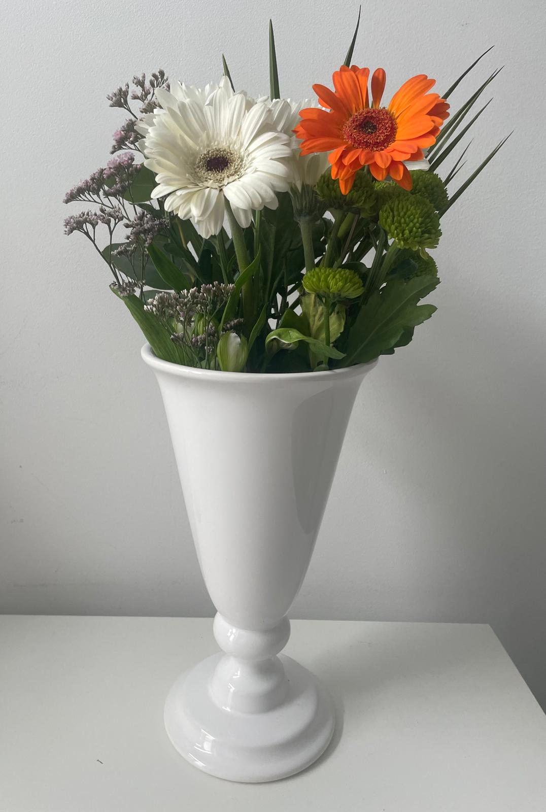 Rustic Vintage Metal Flower Vase - Elegant Home Décor